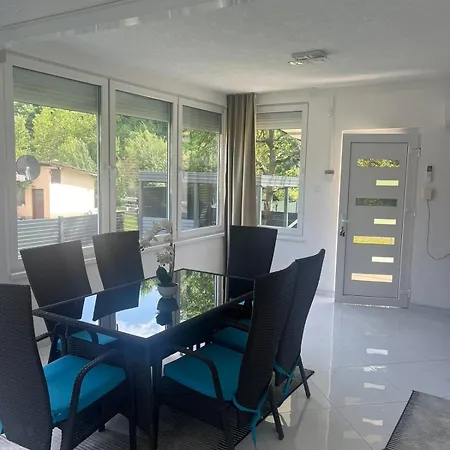 Enna Villa *